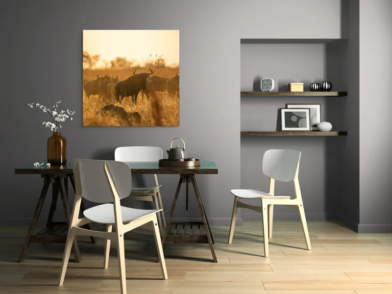 Tablou Canvas, "Turma de gnu în lumina apusului", Wildebeest, Apus, Savană, Siluete, Întuneric, Peisaj, Iarbă, Animale, Nature, Serenitate, 100 x 100 cm – poza 6