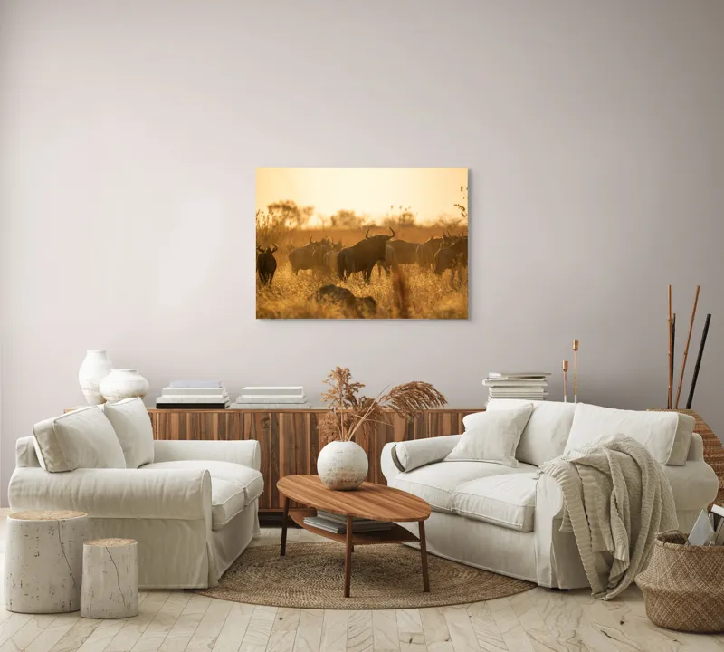 Tablou Canvas, "Turma de gnu în lumina apusului", Wildebeest, Apus, Savană, Siluete, Întuneric, Peisaj, Iarbă, Animale, Nature, Serenitate, 100 x 70 cm – poza 3