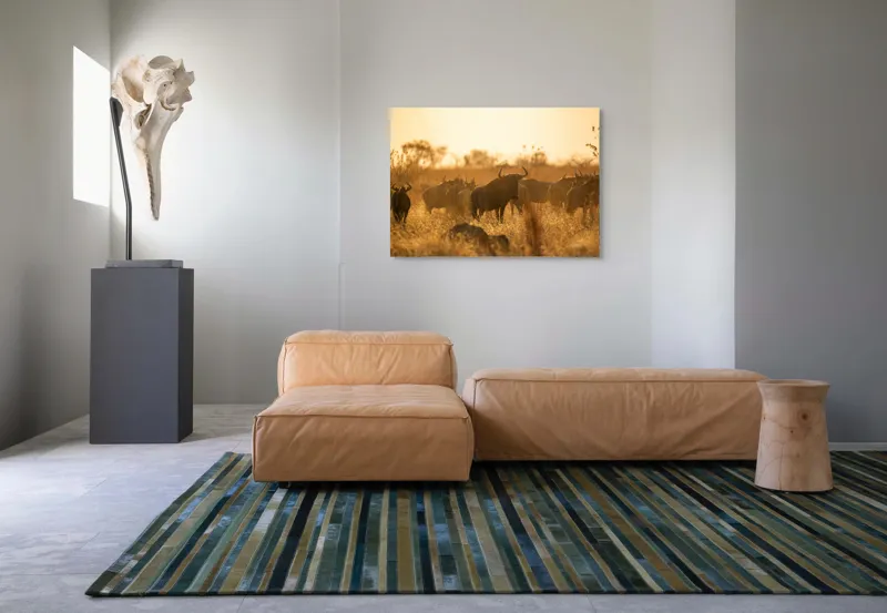 Tablou Canvas, "Turma de gnu în lumina apusului", Wildebeest, Apus, Savană, Siluete, Întuneric, Peisaj, Iarbă, Animale, Nature, Serenitate, 100 x 70 cm – poza 7