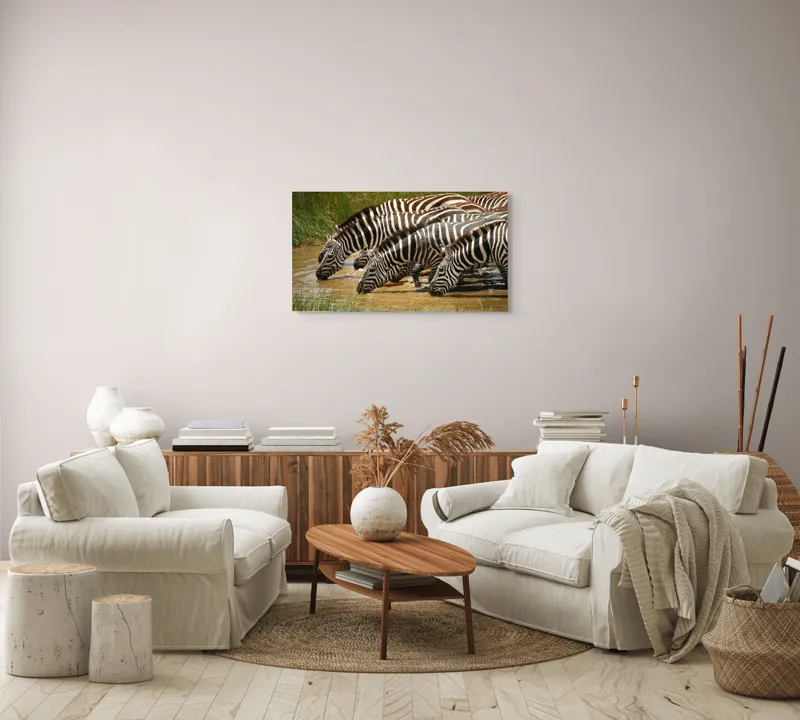 Tablou Canvas, "Zebre la adăpat în savană", Zebre, Apă, Dungi, Natură, Verdeață, Reflecții, Armonie, Animale, Contrast, 90 x 50 cm – poza 4