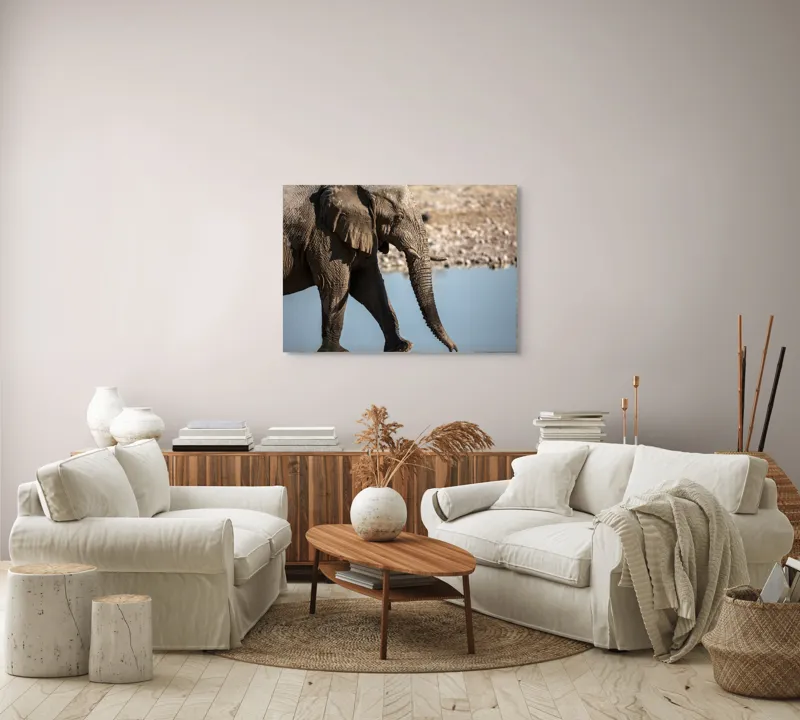 Tablou Canvas, "Elefant în apropierea apei albastre", Elefant, Trunchi, Apă, Peisaj, Urechi, Natură, Textură, Maro, Reflecție, 100 x 70 cm – poza 3