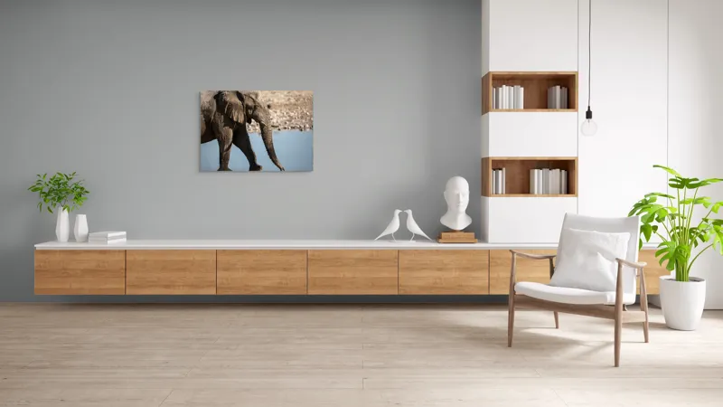 Tablou Canvas, "Elefant în apropierea apei albastre", Elefant, Trunchi, Apă, Peisaj, Urechi, Natură, Textură, Maro, Reflecție, 100 x 70 cm – poza 6