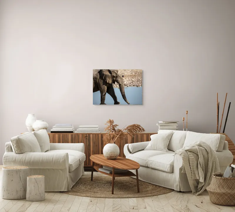 Tablou Canvas, "Elefant în apropierea apei albastre", Elefant, Trunchi, Apă, Peisaj, Urechi, Natură, Textură, Maro, Reflecție, 70 x 50 cm – poza 6