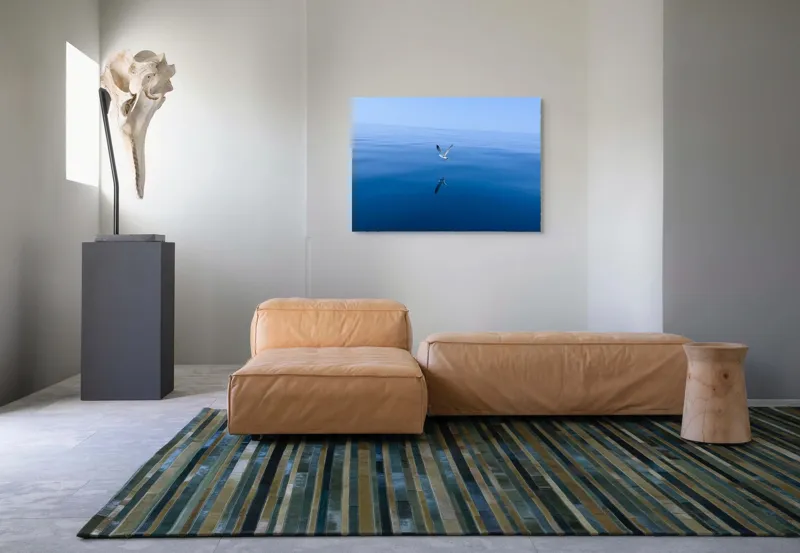 Tablou Canvas, "Pescărușul și oglinda mării albastre", Cer, Pescăruș, Reflecție, Ocean, Liniște, Vedere, Albastru, Volemoseniac., 100 x 70 cm – poza 7