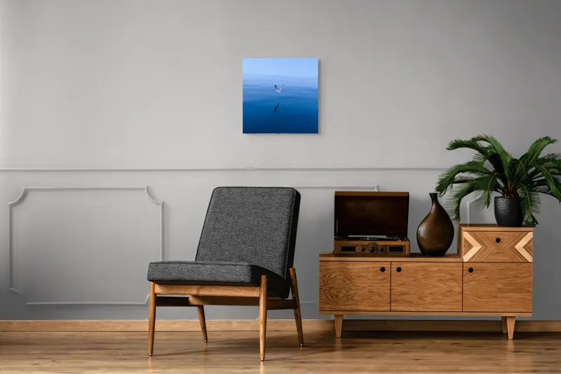 Tablou Canvas, "Pescărușul și oglinda mării albastre", Cer, Pescăruș, Reflecție, Ocean, Liniște, Vedere, Albastru, Volemoseniac., 50 x 50 cm – poza 6