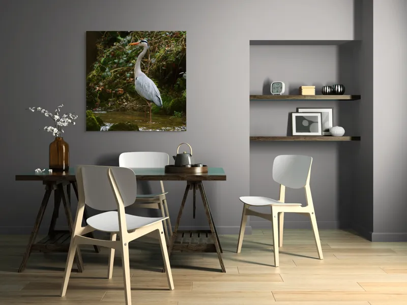 Tablou Canvas, "Stolul elegant al stârcii cenușii", Elegant, Stălucitor, Grațios, Pădure, Râu, Verdeață, Rocă, Natura, Reflecție, Serenitate, 100 x 100 cm – poza 6