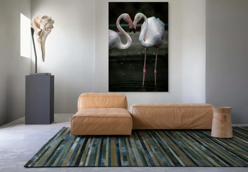 Tablou Canvas, "Flamingo în dansul iubirii tandre", Flamingo, Grație, Reflecție, Eleganță, Simetrie, Lumină, Apă, Natură, 100 x 150 cm – poza 7