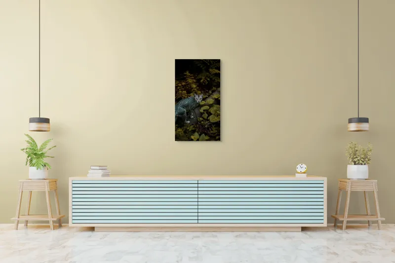 Tablou Canvas, "Pisica misterioasă printre ferigi verzi", Pisică, Frunze, Verdeață, Privire, Tufisuri, Eleganță, Natură, Mister, Curiozitate, 50 x 90 cm – poza 6