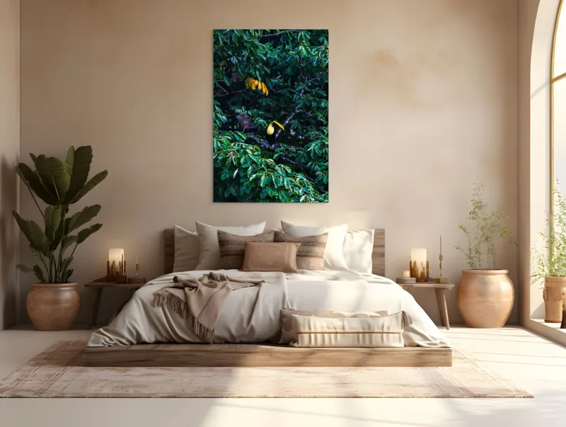 Tablou Canvas, "Tucan printre frunze de smarald", Verde, Frunziș, Tucan, Camuflaj, Natură, Exotic, Galben, Copac, Păsări, Frumusețe, 100 x 150 cm – poza 3