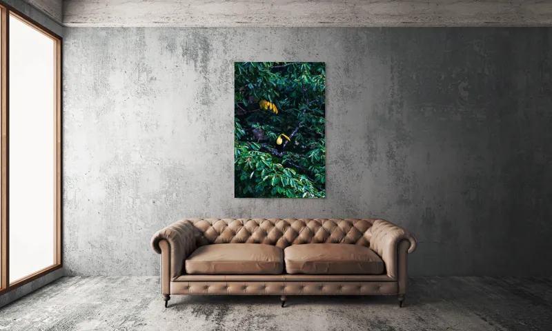 Tablou Canvas, "Tucan printre frunze de smarald", Verde, Frunziș, Tucan, Camuflaj, Natură, Exotic, Galben, Copac, Păsări, Frumusețe, 100 x 150 cm – poza 6