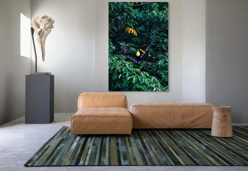 Tablou Canvas, "Tucan printre frunze de smarald", Verde, Frunziș, Tucan, Camuflaj, Natură, Exotic, Galben, Copac, Păsări, Frumusețe, 100 x 150 cm – poza 7