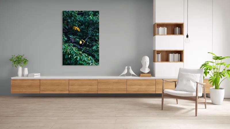 Tablou Canvas, "Tucan printre frunze de smarald", Verde, Frunziș, Tucan, Camuflaj, Natură, Exotic, Galben, Copac, Păsări, Frumusețe, 100 x 150 cm – poza 8