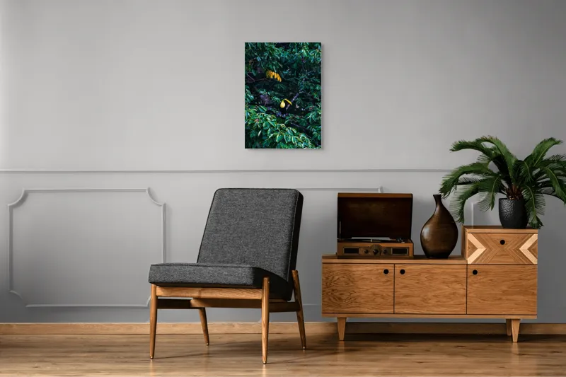 Tablou Canvas, "Tucan printre frunze de smarald", Verde, Frunziș, Tucan, Camuflaj, Natură, Exotic, Galben, Copac, Păsări, Frumusețe, 50 x 70 cm – poza 8