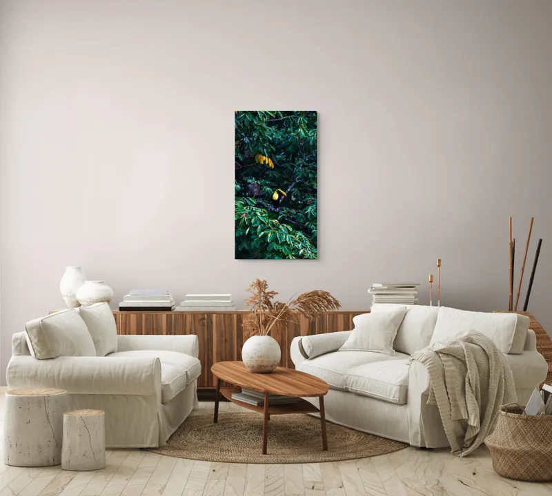 Tablou Canvas, "Tucan printre frunze de smarald", Verde, Frunziș, Tucan, Camuflaj, Natură, Exotic, Galben, Copac, Păsări, Frumusețe, 50 x 90 cm – poza 7