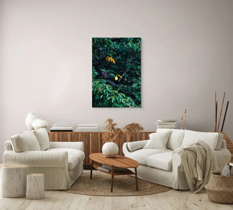 Tablou Canvas, "Tucan printre frunze de smarald", Verde, Frunziș, Tucan, Camuflaj, Natură, Exotic, Galben, Copac, Păsări, Frumusețe, 70 x 100 cm – poza 4