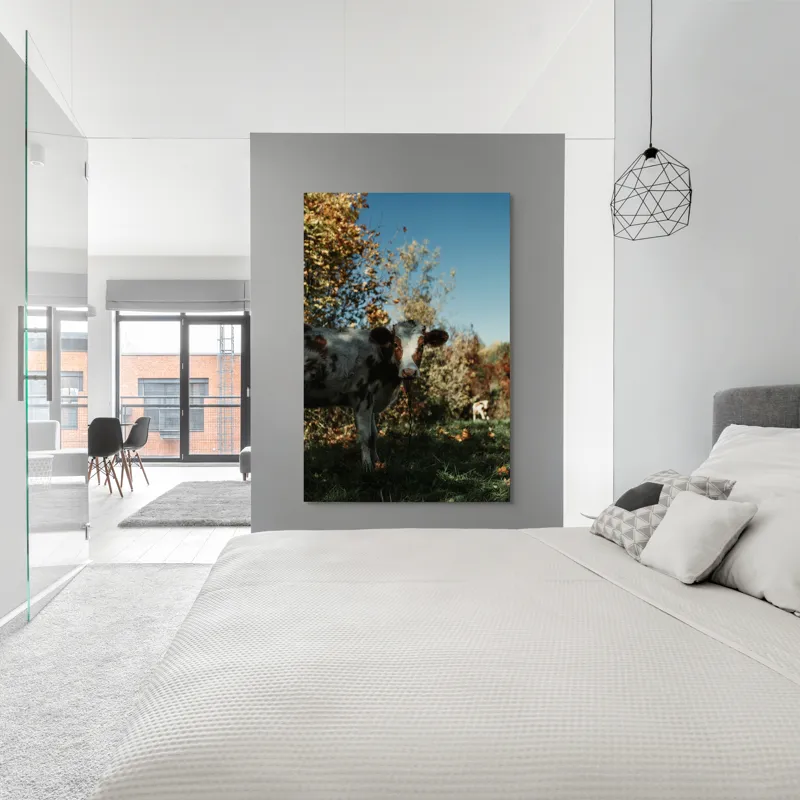 Tablou Canvas, "Vaca în mijlocul naturii toamna", Vacă, Pădure, Toamnă, Copaci, Cer, Iarbă, Frunze, 100 x 150 cm – poza 5
