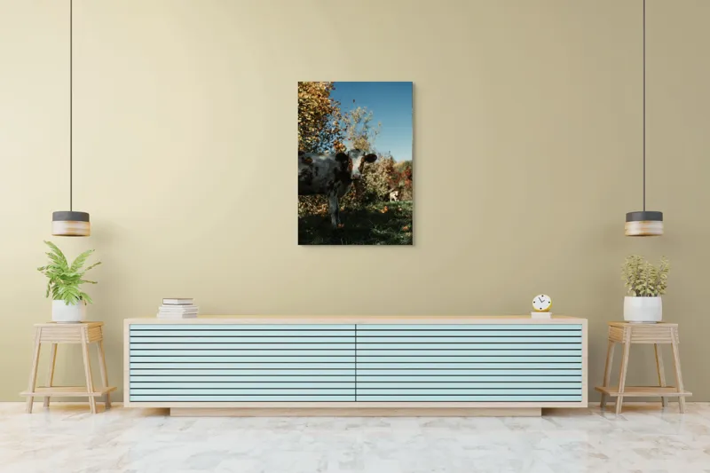 Tablou Canvas, "Vaca în mijlocul naturii toamna", Vacă, Pădure, Toamnă, Copaci, Cer, Iarbă, Frunze, 70 x 100 cm – poza 5