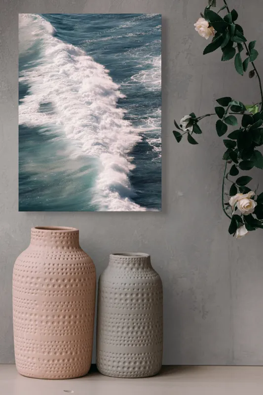 Tablou Canvas, "Valuri spumegânde sub soarele verii", Valuri, Spumă, Ocean, Energie, Albastru, Mișcare, Natură, Dinamică, 39 x 54 cm – poza 6