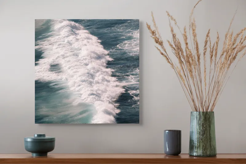 Tablou Canvas, "Valuri spumegânde sub soarele verii", Valuri, Spumă, Ocean, Energie, Albastru, Mișcare, Natură, Dinamică, 50 x 50 cm – poza 4