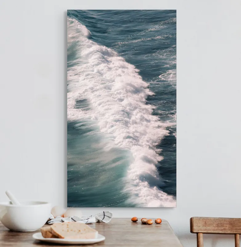 Tablou Canvas, "Valuri spumegânde sub soarele verii", Valuri, Spumă, Ocean, Energie, Albastru, Mișcare, Natură, Dinamică, 50 x 90 cm – poza 3