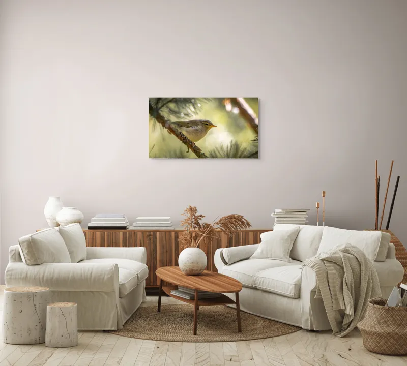 Tablou Canvas, "Pitic de pădure printre crengi verzi", Pene, Ramuri, Lumina, Verdeață, Pasăre, Natură, Lumină, Blândețe, Fragilitate, Delicatețe, 90 x 50 cm – poza 4