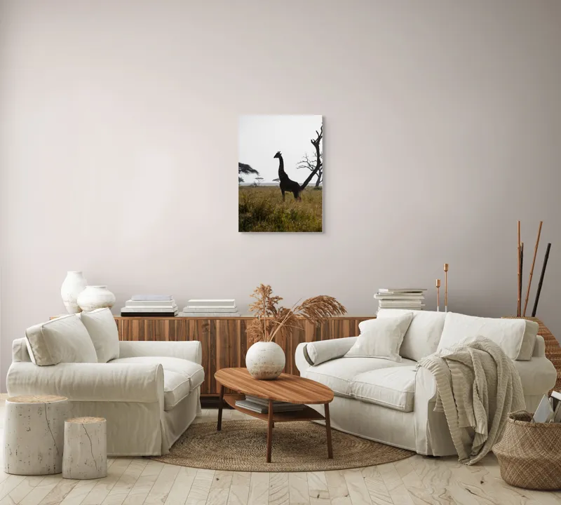 Tablou Canvas, "Girafă în lumină de amurg africană", Giraffă, Siluetă, Savannah, Apus, Copaci, Sălbăticie, Natură, Serengeti, Peisaj, Tranquilitate, 50 x 70 cm – poza 4
