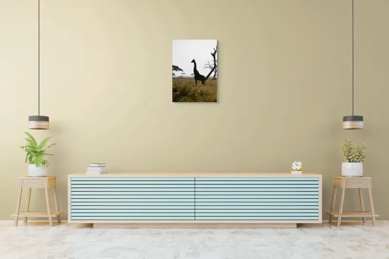 Tablou Canvas, "Girafă în lumină de amurg africană", Giraffă, Siluetă, Savannah, Apus, Copaci, Sălbăticie, Natură, Serengeti, Peisaj, Tranquilitate, 50 x 70 cm – poza 6