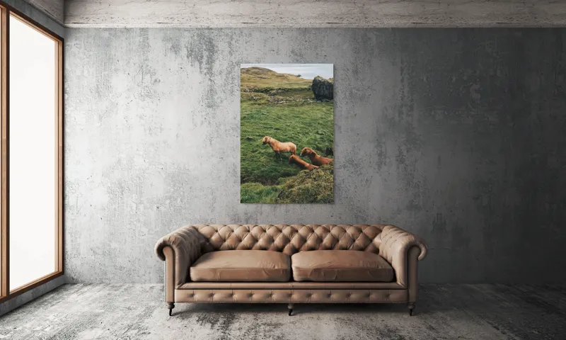 Tablou Canvas, "Cai liberi pe câmp verde", Cai, Peisaj, Verde, Rocă, Călătorie, 100 x 150 cm – poza 6