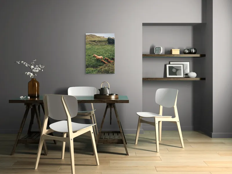 Tablou Canvas, "Cai liberi pe câmp verde", Cai, Peisaj, Verde, Rocă, Călătorie, 50 x 70 cm – poza 5