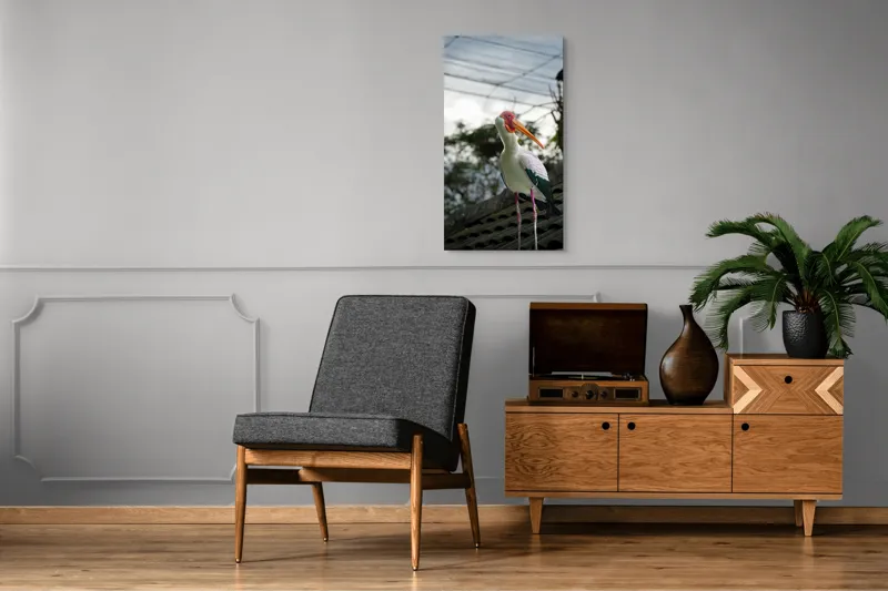 Tablou Canvas, "Surprinderea unui stork sub cer înnorat", Păsăre, Penaj, Culori, Cer, Natură, Acoperiș, Plante, Storc, Peisaj, 50 x 90 cm – poza 8