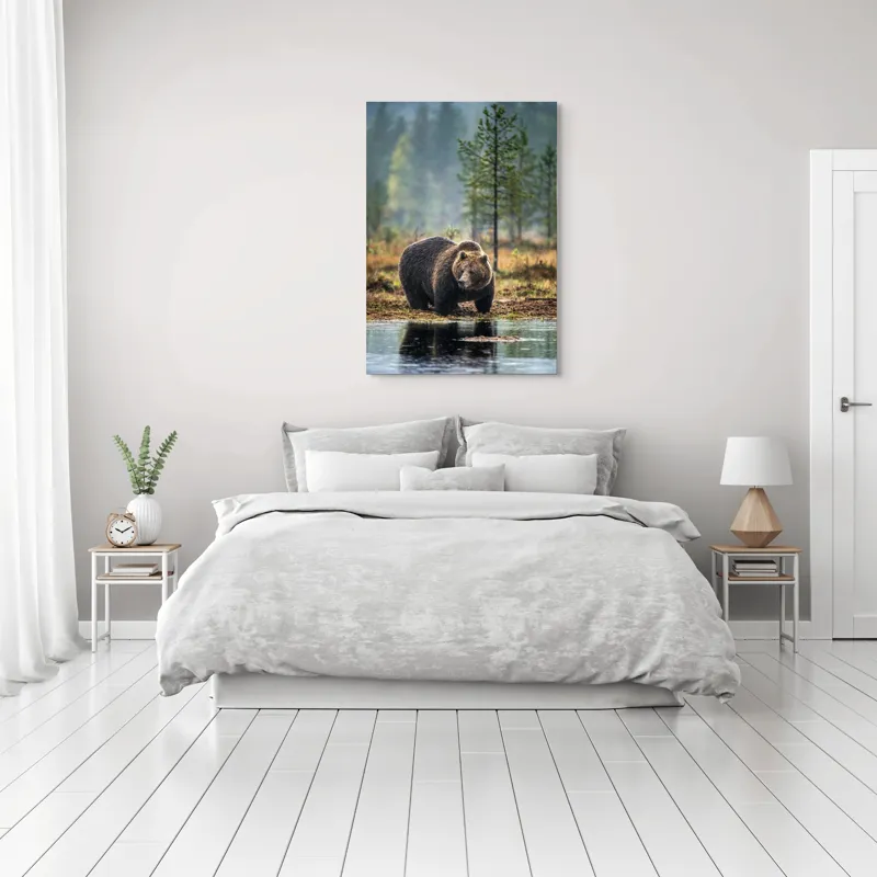 Tablou Canvas, "Ursul contemplativ lângă râu texan", Urs, Pădure, Apă, Natură, Reflecție, 70 x 100 cm – poza 3