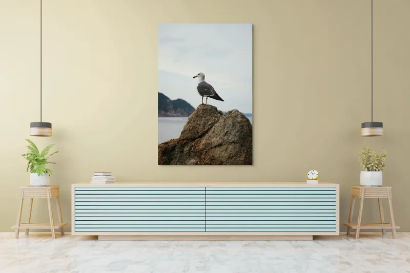 Tablou Canvas, "Pescăruș pe stâncă la malul mării", Pescăruș, Stâncă, Cer, Mare, Nor, Liniște, Natură, 100 x 150 cm – poza 4