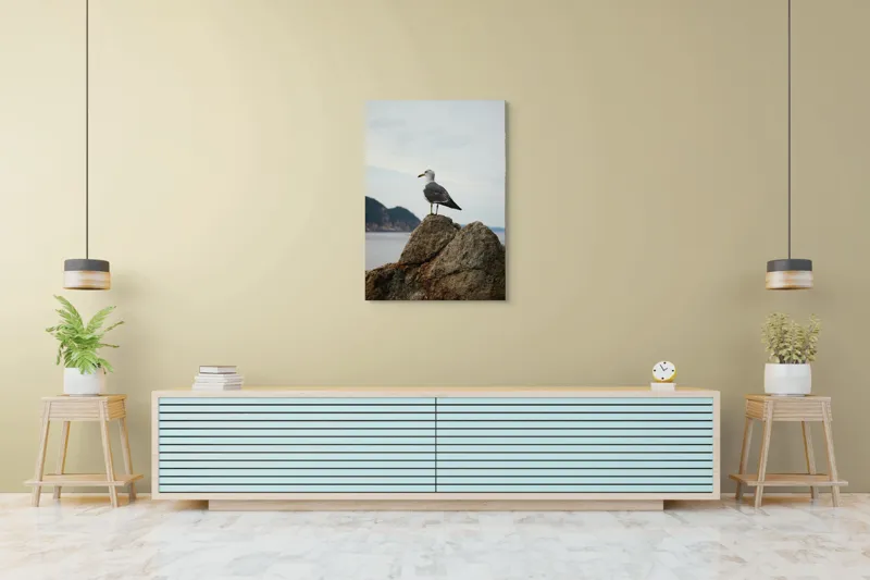 Tablou Canvas, "Pescăruș pe stâncă la malul mării", Pescăruș, Stâncă, Cer, Mare, Nor, Liniște, Natură, 70 x 100 cm – poza 5