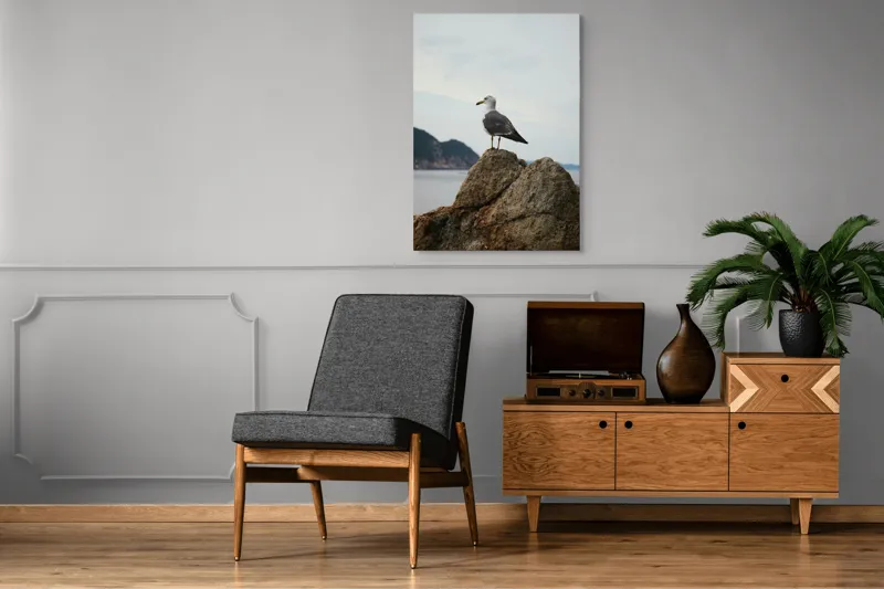 Tablou Canvas, "Pescăruș pe stâncă la malul mării", Pescăruș, Stâncă, Cer, Mare, Nor, Liniște, Natură, 70 x 100 cm – poza 6