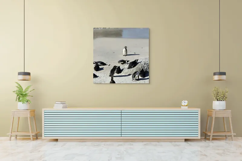 Tablou Canvas, "Pinguini la plajă sub soare", Pinguini, Plajă, Nisip, Rocă, Ocean, Valuri, Uşor, Soare, Umbre, Grijuliu, 100 x 100 cm – poza 5