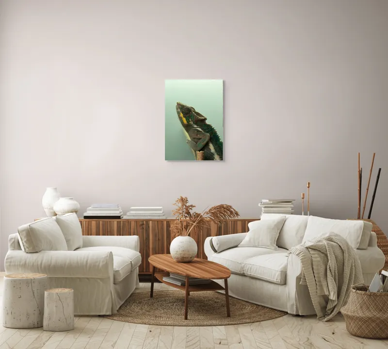 Tablou Canvas, "Cameleonul în așteptarea schimbării culorii", Cameleon, Verde, Colorat, Texturi, Solzi, Calm, Observator, Linie, 50 x 70 cm – poza 4