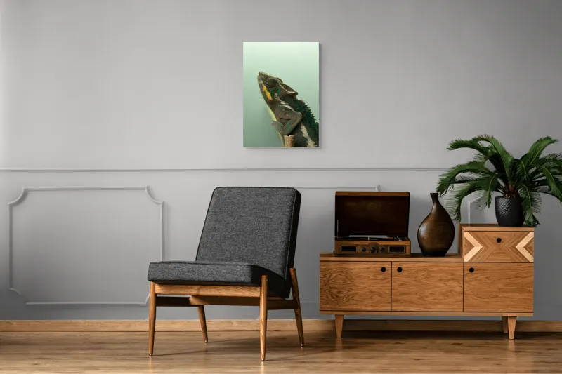 Tablou Canvas, "Cameleonul în așteptarea schimbării culorii", Cameleon, Verde, Colorat, Texturi, Solzi, Calm, Observator, Linie, 50 x 70 cm – poza 8