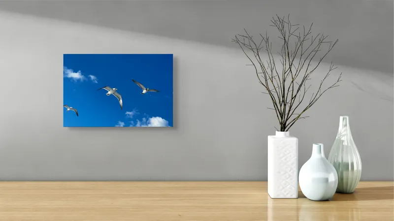 Tablou Canvas, "Zborul pescărușilor sub cerul albastru", Cer, Păsări, Zbor, Nori, Albastru, 39 x 26 cm – poza 8