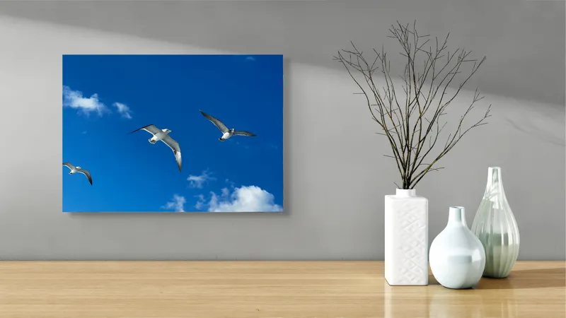 Tablou Canvas, "Zborul pescărușilor sub cerul albastru", Cer, Păsări, Zbor, Nori, Albastru, 54 x 39 cm – poza 3