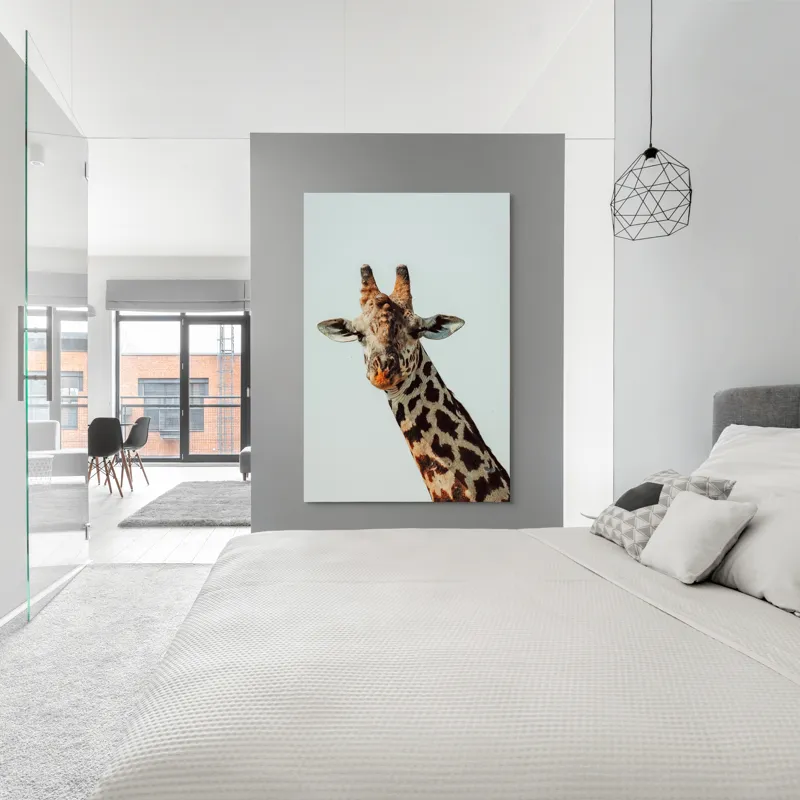 Tablou Canvas, "Giraful contemplativ sub cer senin", Giraffe, Cer, Pete, Cerulean, Grație, Faună, Eleganță, 100 x 150 cm – poza 5