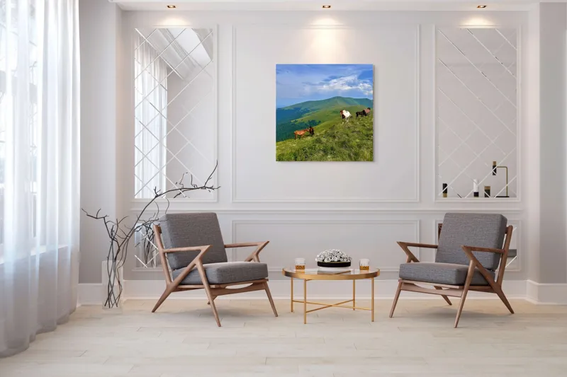 Tablou Canvas, "Cai în peisaj montan verde intens", Scenă, Munți, Cai, Pajiște, Verde, Cer, Nori, Natură, Libertate, Peisaj, 100 x 100 cm – poza 7