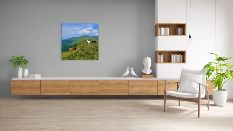 Tablou Canvas, "Cai în peisaj montan verde intens", Scenă, Munți, Cai, Pajiște, Verde, Cer, Nori, Natură, Libertate, Peisaj, 100 x 100 cm – poza 8