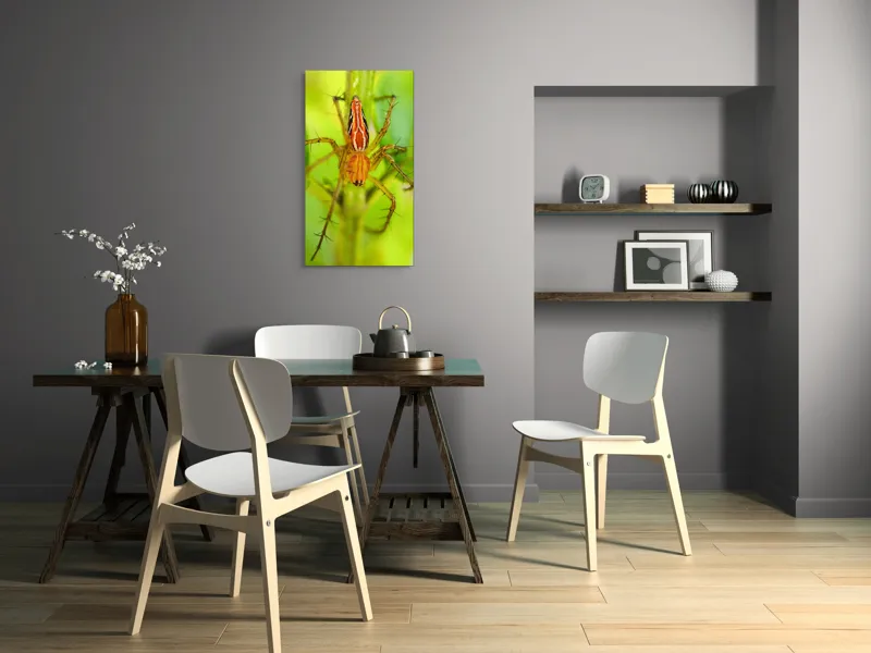 Tablou Canvas, "Păianjen ascuns printre frunze verzi", Păianjen, Portocaliu, Verde, Frunze, Detaliu, Fragilitate, Natură, Contrast, Delicatețe, Aderență., 50 x 90 cm – poza 4