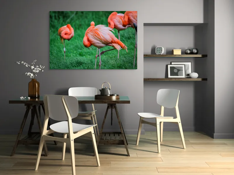 Tablou Canvas, "Flamingo roz în ținută de seară", Flamingo, Roz, Pene, Picioare, Verde, Odihnă, Grădină, Nisip, Grup, Natură, 150 x 100 cm – poza 5