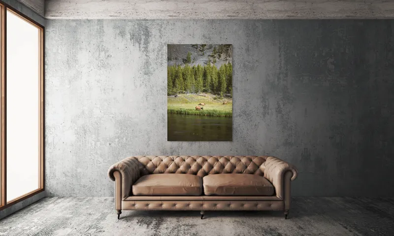 Tablou Canvas, "Cerbi liniștiți lângă râu", Natură, Elk, Pădure, Apă, Iarbă, Munți, Liniște, Verdeață, Frumusețe, Sălbăticie., 100 x 150 cm – poza 6