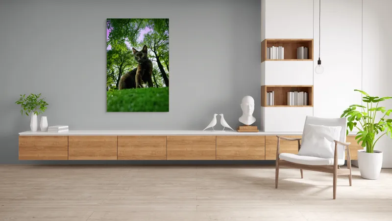 Tablou Canvas, "Pisica în adâncul pădurii verzi", Pisică, Pădure, Verdetă, Privire, Dramatic, Natură, Copaci, Cer, Umbre, Culoare., 100 x 150 cm – poza 8