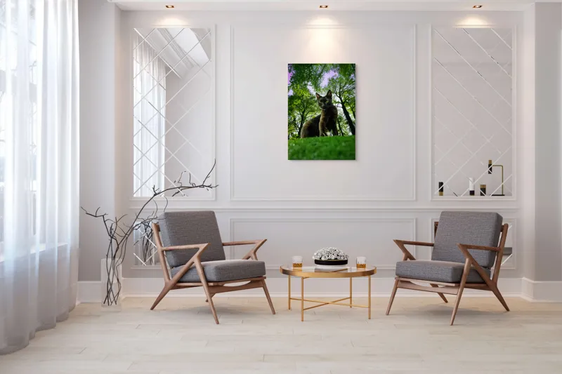 Tablou Canvas, "Pisica în adâncul pădurii verzi", Pisică, Pădure, Verdetă, Privire, Dramatic, Natură, Copaci, Cer, Umbre, Culoare., 70 x 100 cm – poza 8