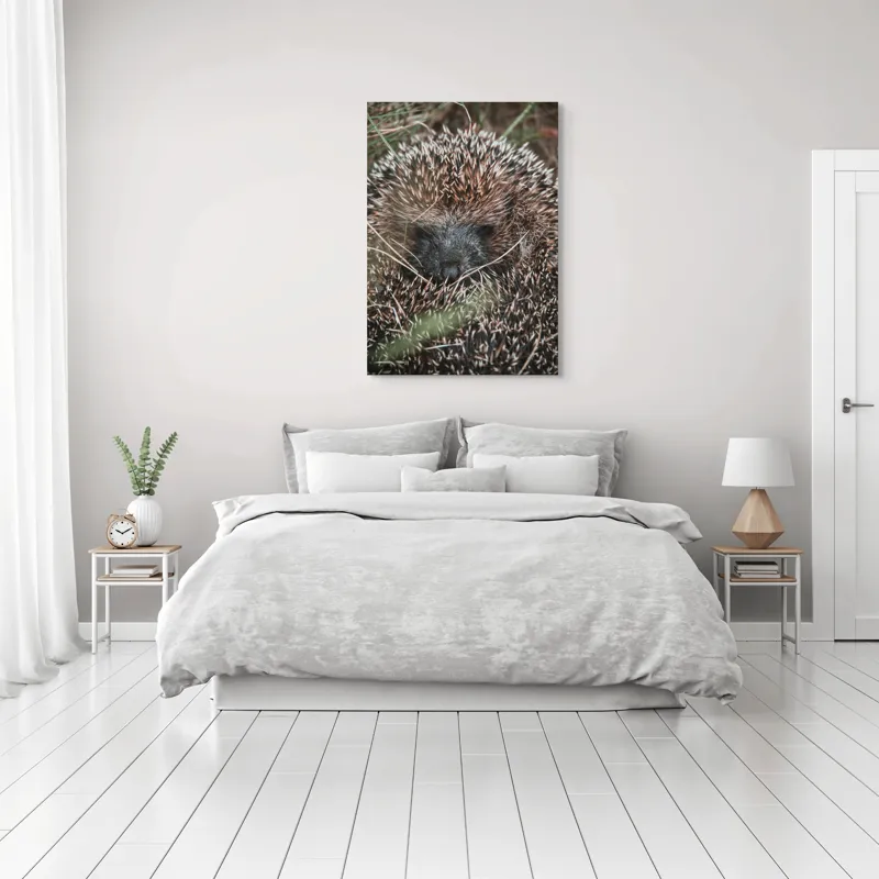 Tablou Canvas, "Ariciul ascuns printre fire de iarbă", Nu pot să spun sigur ce este în imagine, dar pare a fi un animal cu blană aspră., 70 x 100 cm – poza 3