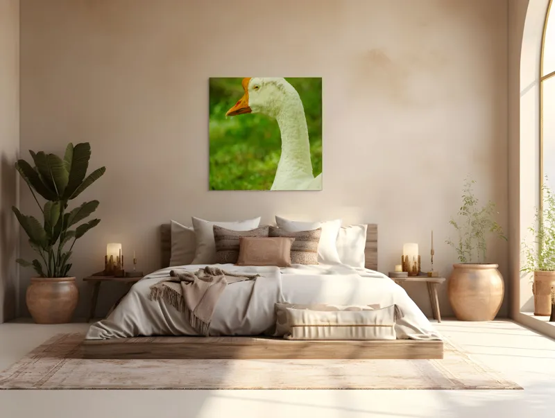 Tablou Canvas, "Gâsca privind orizontul verde viu", Pana, Portocaliu, Ochi, Verde, Iarba, 100 x 100 cm – poza 4