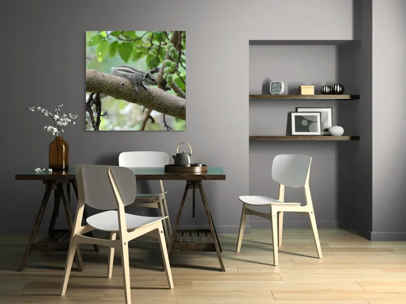 Tablou Canvas, "Veveriță odihnindu-se pe creangă verde", Veveriță, Crenguță, Frunze, Muguri, Natură, Copac, Relaxare, Verde, Linie, Viață, 100 x 100 cm – poza 6